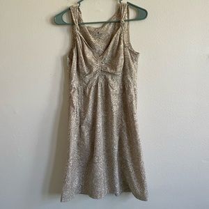 ATHLETA “NEARLY KNOTICAL” TAN & WHITE PAISLEY ATHLEISURE DRESS